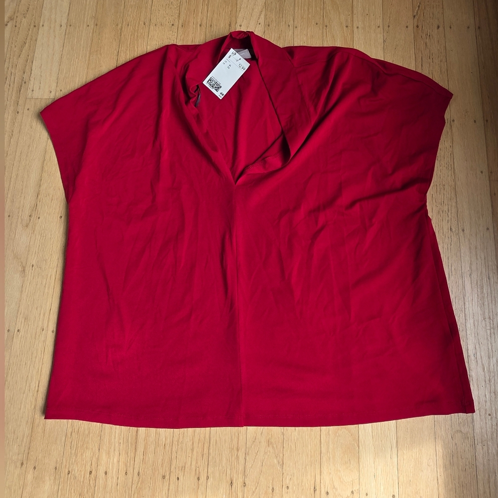 ♥️NWT H&M Red V-Neck Top Size XL